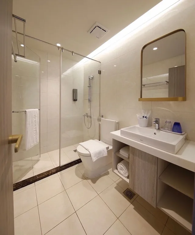 غرفة ديلوكس رباعية بسرير مزدوج وسريرين منفصلين، Haifu Hotel And Suites 2/2