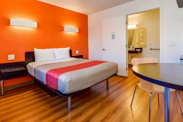 غرفة قياسية بسرير كوين، Motel6 Riverside, CA - South 5/9