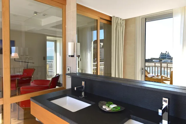 غرفة ديلوكس بسرير مزدوج بإطلالة على البحر، Hotel de L Ocean vue Mer 4/5