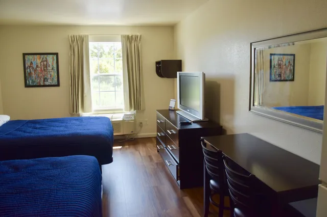 غرفة قياسية بسريرين مزدوجين، Stay Plus Extended Stay Suites 4/4