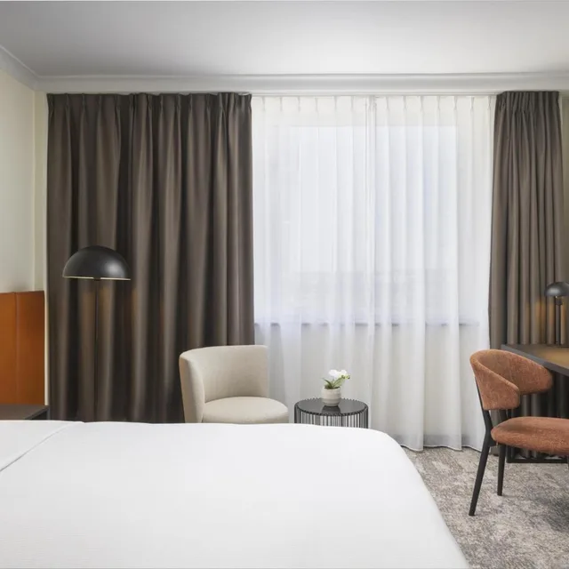 Room, King Bed, Queen Bed, Hilton Duesseldorf 5/9
