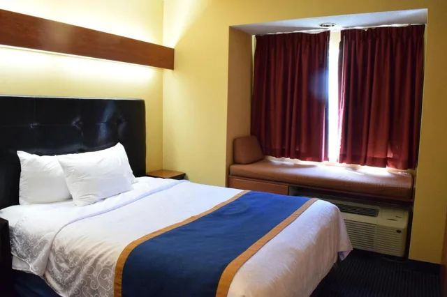 Suite, Queen Bed, Sofa, Inn At the Finger Lakes 1/3