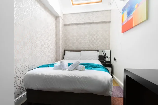 Skylight, Double Bed, Private Bathroom، Central Hoxton Shoreditch 3/10