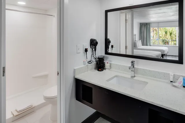Renovated, 2 Queen Beds, Ocean View، Blu Atlantic Oceanfront Hotel Suites 7/7
