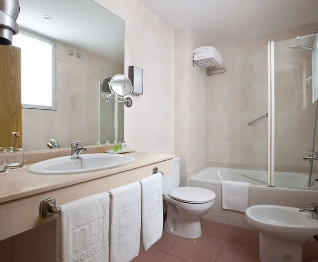 غرفة قياسية بثلاثة أسرّة مع سرير إضافي، Nh Las Palmas Playa Las Canteras 5/5
