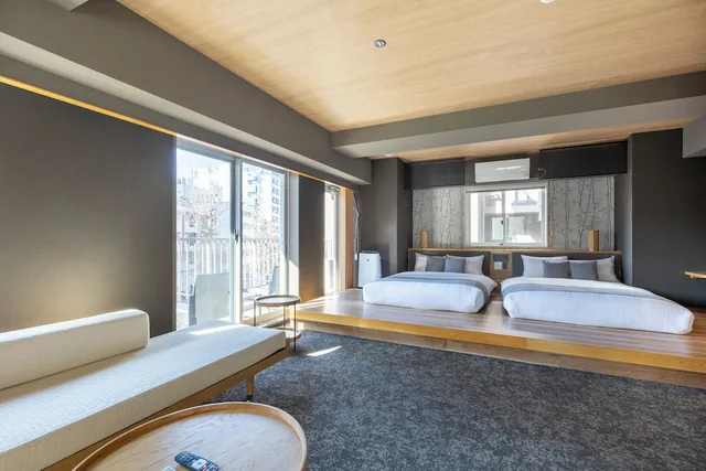 غرفة عائلية بسريرين مزدوجين مع أريكة، HOTEL TOMOS ASAKUSA 4/7