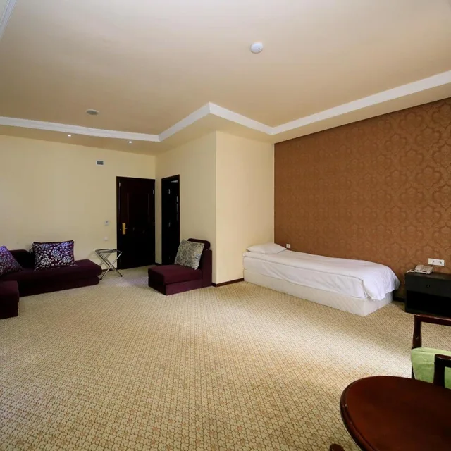 غرفة كلاسيكية عائلية، Borjomi Palace Hotel and Spa 2/7
