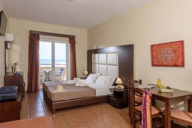 استوديو بسريرين منفصلين بإطلالة على البحر مع أريكة، Theo Hotel 1/8