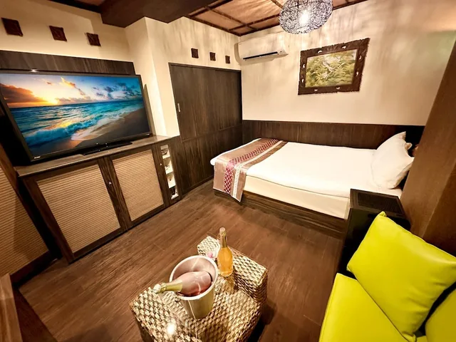 Moderate, Queen Bed, Smoking، Hotel Gran Bali Resort 5/10