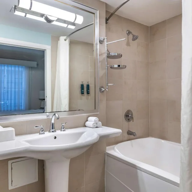 2 Bedrooms, Suite, King Bed, 2 King Beds, Sofa, Hilton Vacation Club Crescent on South Beach Miami 4/4