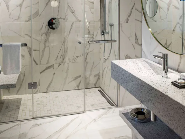غرفة فاخرة بسرير كوين، Sofitel Rome Villa Borghese Hotel 3/6