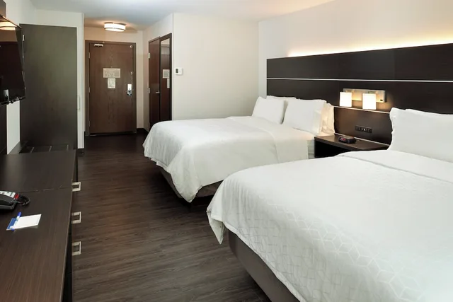 جناح بسريرين كوين، Holiday Inn Express Hotel And Suites Pueblo North 2/8