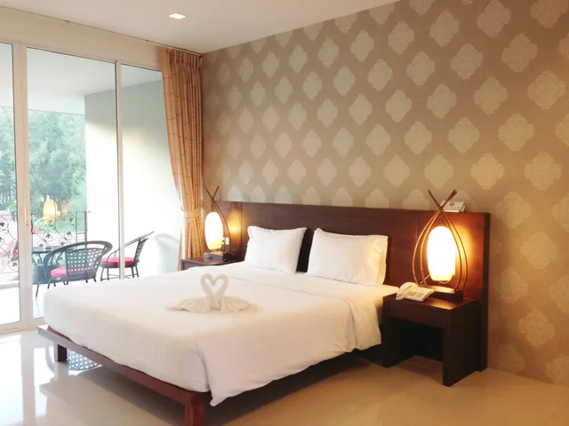 غرفة ديلوكس بسرير كينج بإطلالة على المسبح، L Esprit de Naiyang Beach Resort 2/4