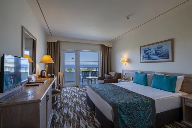 غرفة قياسية بسرير مزدوج بإطلالة على البحر، Kimeros Ma Biche Hotel And Thalasso 5/10