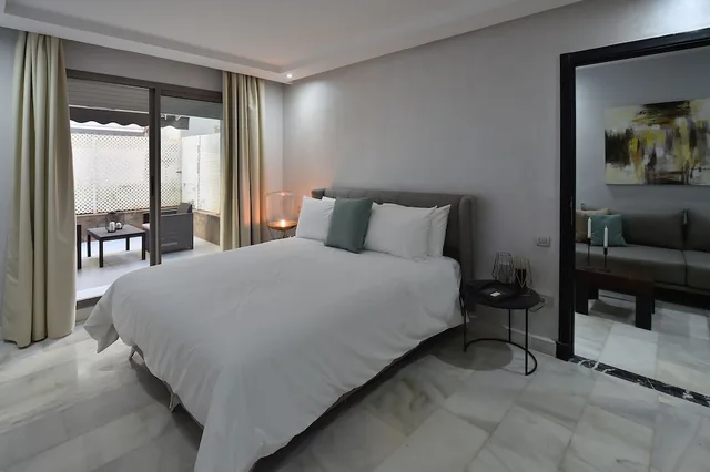Grand, Junior Suite, Studio, King Bed، Le Yacht Suites hotel 1/3