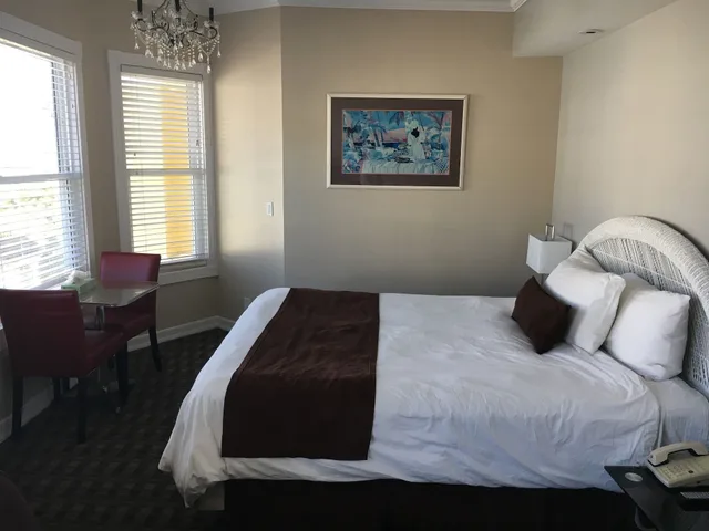 غرفة ديلوكس بسرير كينج، Glenmore Plaza Hotel 8/10