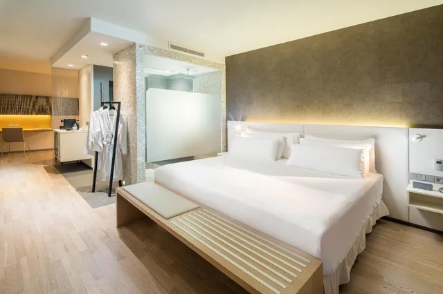 جناح جونيور بسرير كينج مع أريكة، Barcelo Hamburg 1/2