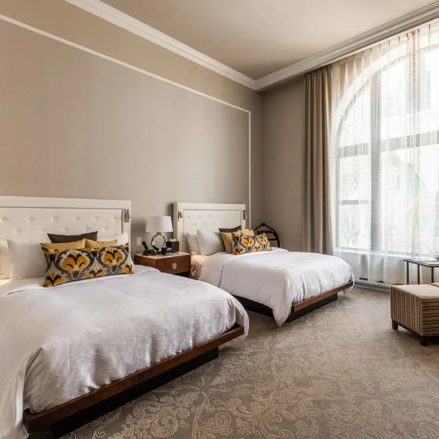 Classic, King Bed, 2 Queen Beds, Hotel Birks Montreal 1/10
