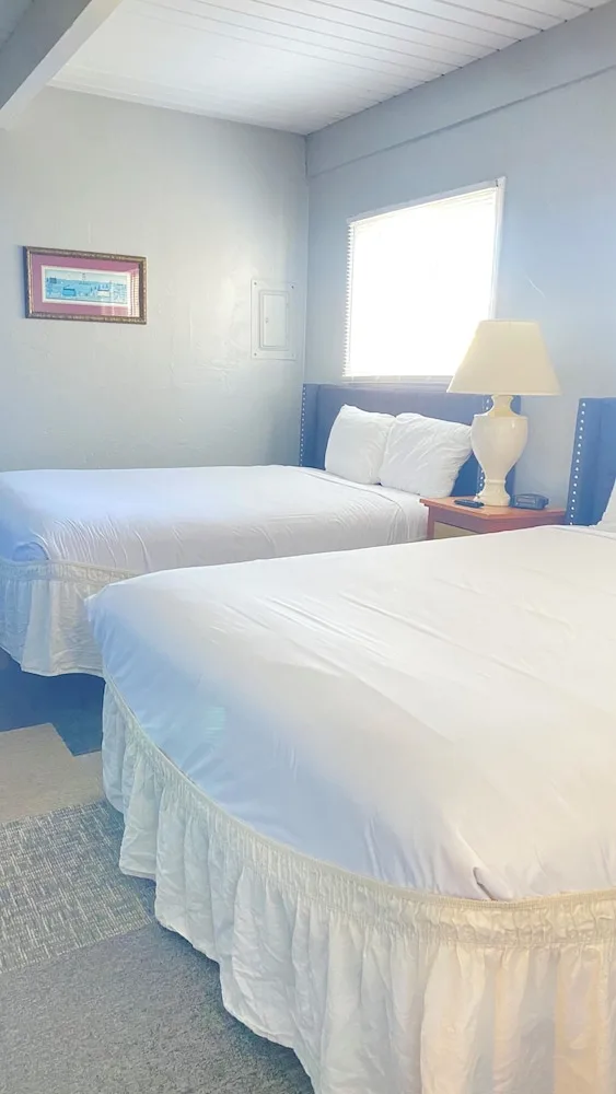 غرفة قياسية بسريرين كوين بمطبخ، Ocean Shores Inn Suites 1/4