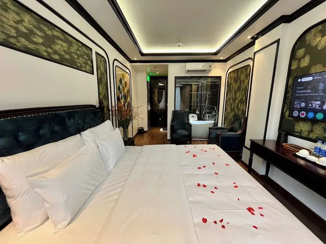 غرفة ديلوكس بسرير كوين، Royal Hanoi Hotel 7/10