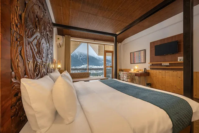 غرفة سوبيريور بسرير كينج بإطلالة على الجبل بشرفة، Echor Himalayan Heights Luxe Manali 3/10