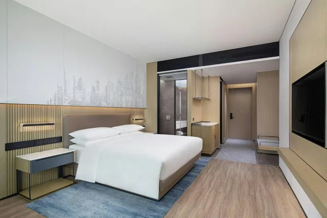 غرفة تنفيذية بسرير كينج بإطلالة على المدينة مع دخول صالة النادي، Courtyard By Marriott Beijing Changping 3/4