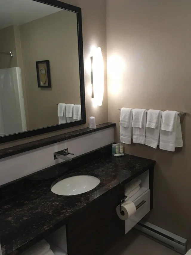 غرفة قياسية بسرير كينج، Quality Inn Sept-Iles, Qc 3/3