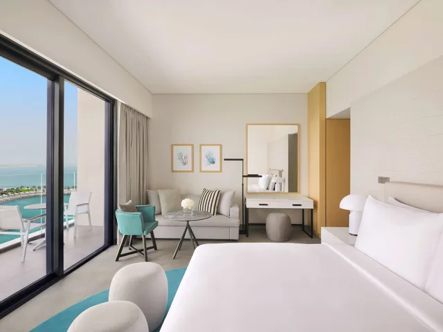 Beach Pool, Deluxe, King Bed، Movenpick Resort Al Marjan Island 2/10