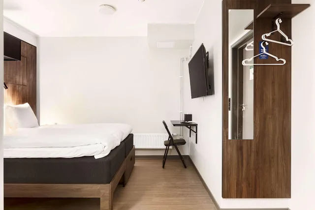 Room, Twin Beds, No Window, Kitchenette، Sure Hotel Studio by Best Western Bromma 1/5