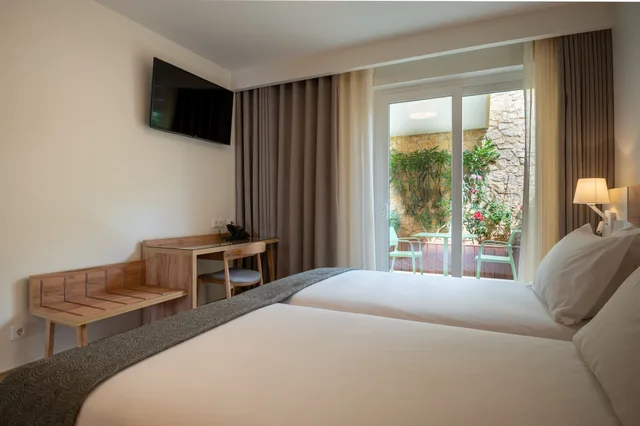 Superior, Apartment, Twin Beds, Pool View, Sofa, Balcony or Terrace, Balcony، Aparthotel Vila Luz 3/5