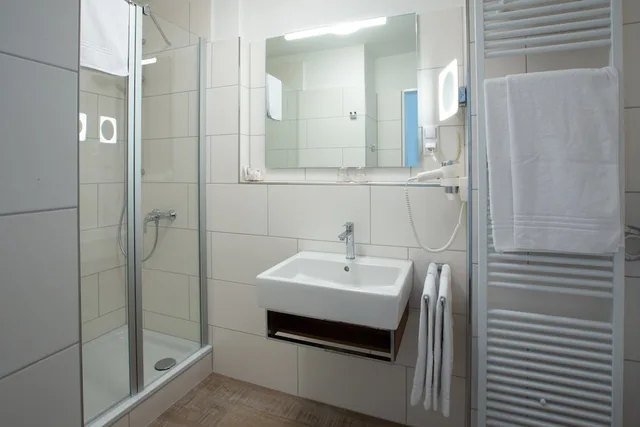غرفة بسريرين منفصلين، Stadthaushotel Hamburg - Inklusionshotel 4/4