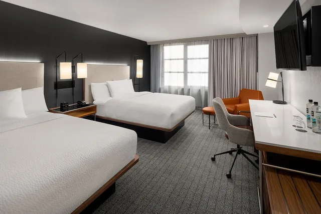غرفة بسريرين كوين بإطلالة على المدينة، Courtyard by Marriott Seattle Bellevue/Downtown 1/2