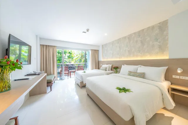 غرفة قياسية بسرير مزدوج وسرير فردي بشرفة، Peace Laguna Resort and Spa 1/1