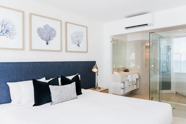 1 Bedroom, Spa, King Bed, Beach Front، On The Beach Noosa 2/6