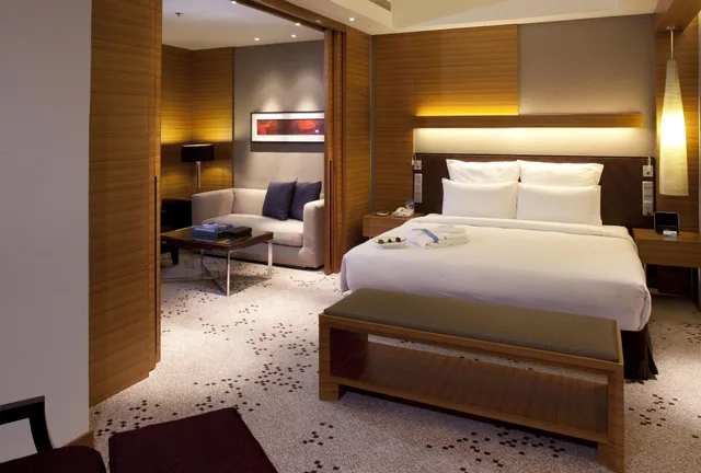 غرفة ديلوكس بسرير كينج، Radisson Blu Hotel Cebu 4/6