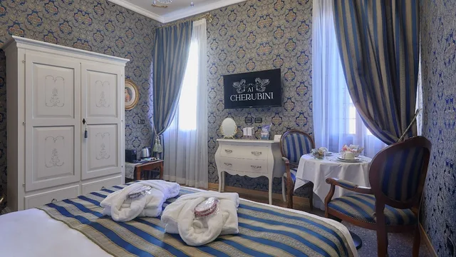 غرفة كلاسيكية بسرير كوين، Ai Cherubini 3/10