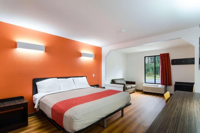 جناح بسرير كينج بجاكوزي، Motel6 Moss Point, MS 2/10