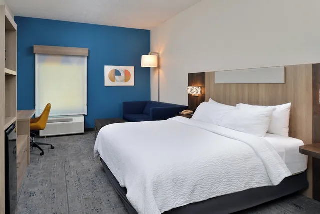 جناح بسرير كينج بحوض جاكوزي، Holiday Inn Express Lewisburg/New Columbia 2/10