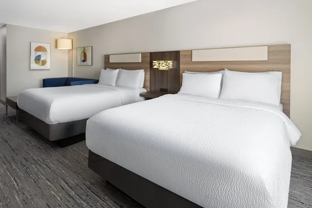 غرفة بسريرين كوين لذوي الإعاقة، Holiday Inn Express Hotel Suites Meriden 1/4
