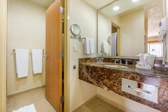 غرفة رباعية كبيرة لذوي الإعاقة، Comfort Inn Puerto Vallarta Golfside & Marina 10/10