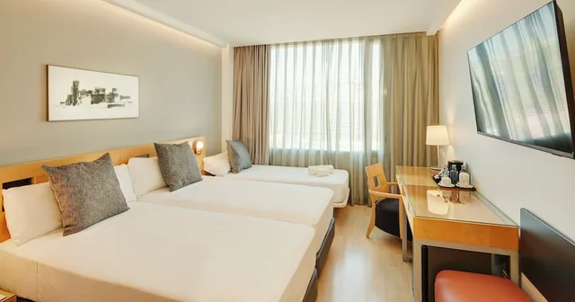 غرفة كلاسيكية بثلاثة أسرّة مع سرير إضافي، Sercotel Caspe (ex. Ayre Hotel Caspe) 1/6