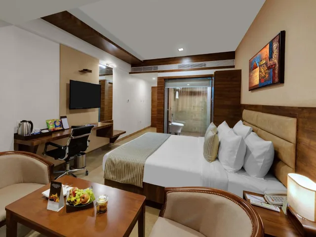 Winter Green Room، The Fern Residency Bhuj 2/2