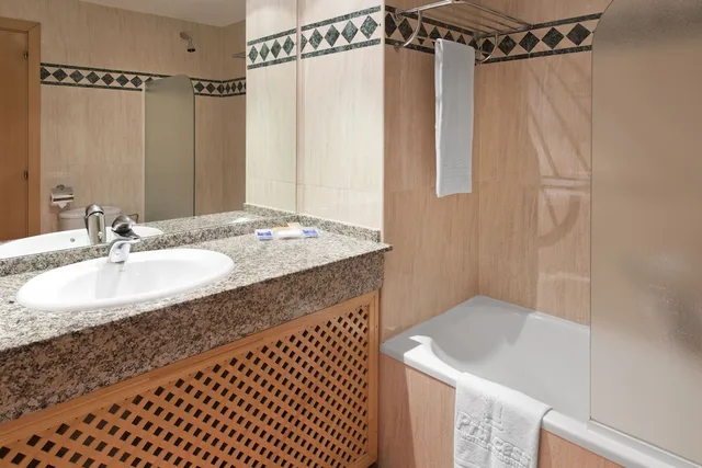 غرفة متصلة سوبيريور عائلية بأربعة أسرّة بإطلالة على الحديقة، Fuerteventura Princess 9/9