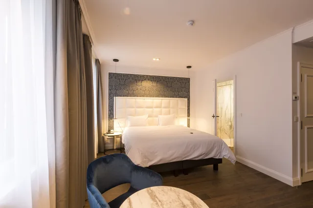 غرفة قياسية بسرير مزدوج وسريرين منفصلين بإطلالة على المدينة، Hotel Rubens - Grote Markt 1/2