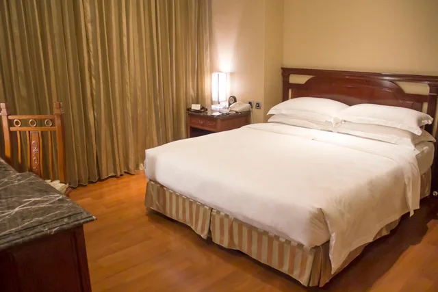 Standard, Queen Bed, No Window، Royal Seasons Hotel Taipei 2/4