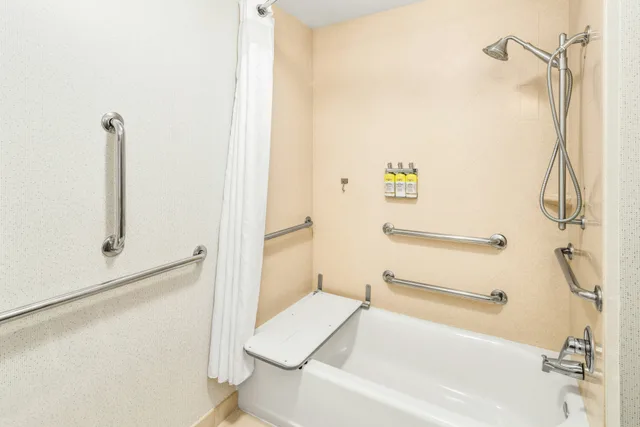 Room, King Bed, Accessible, Holiday Inn Express Hotel And Suites Wilmington Newark 3/3