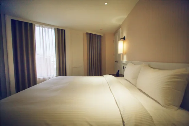 جناح تنفيذي بسرير كينج، Inn By The Village 1/1