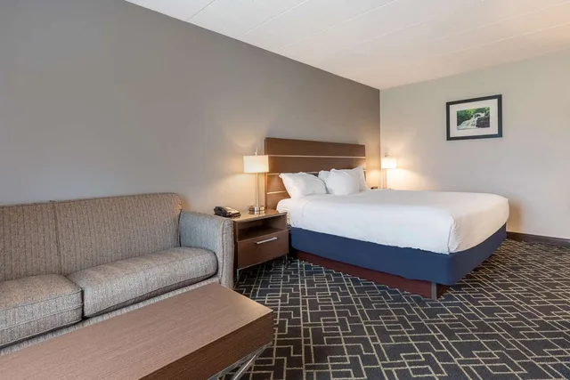 Room, King Bed, Mountain View, Pet Friendly, Best Western Hunt's Landing Hotel Matamoras/Milford 2/5