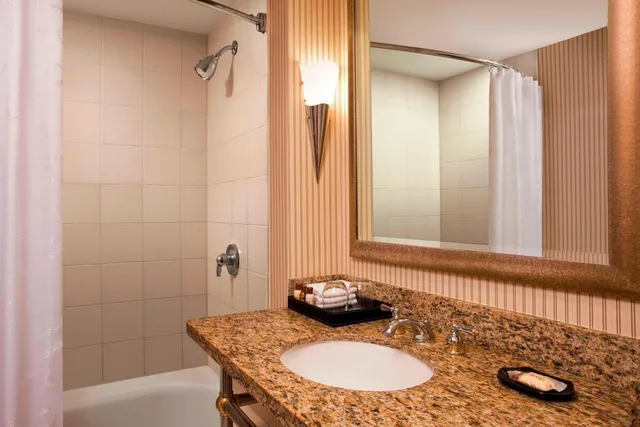 Pure, Wellness, Guest Room, King Bed، Sheraton Atlantic City Convention Center Hotel 3/3