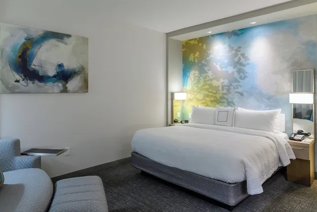 غرفة بسرير كينج مع أريكة لذوي الإعاقة، Courtyard By Marriott Lake Jackson 3/6